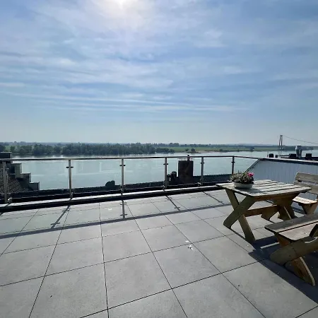 Panorama - Exklusives An Der Promenade Mit Dachterrasse & Rheinblick Lägenhet